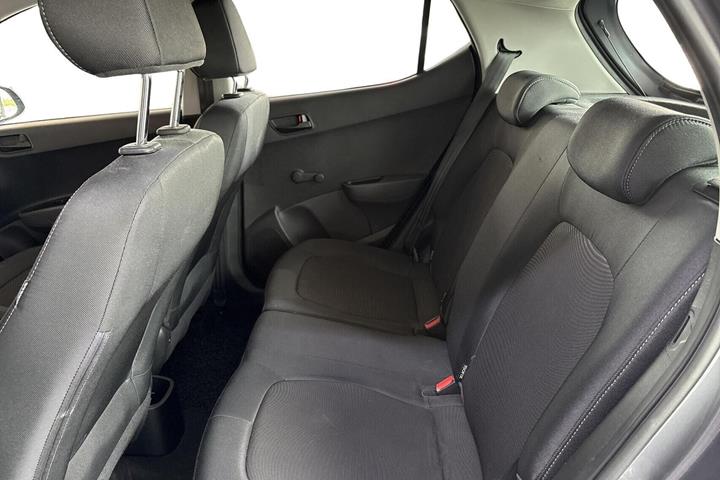 Grå Hyundai i10 fra 2018