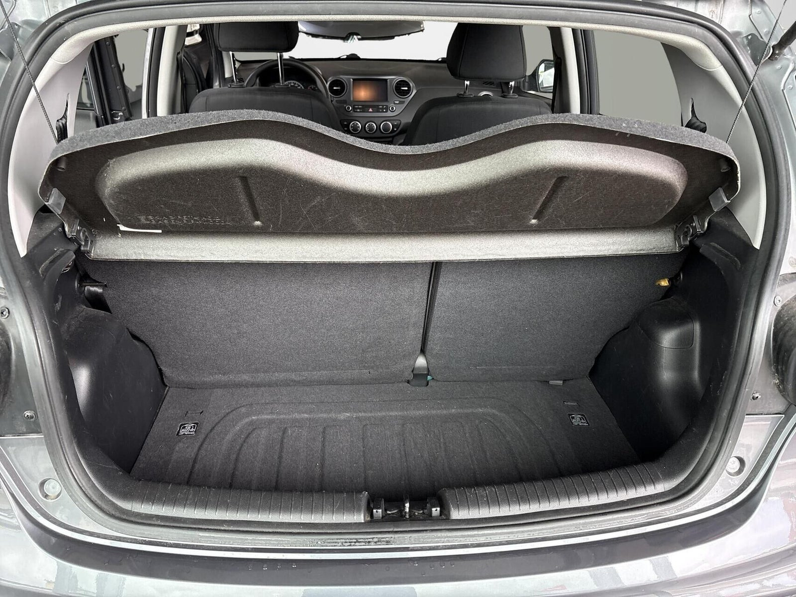 Grå Hyundai i10 fra 2018
