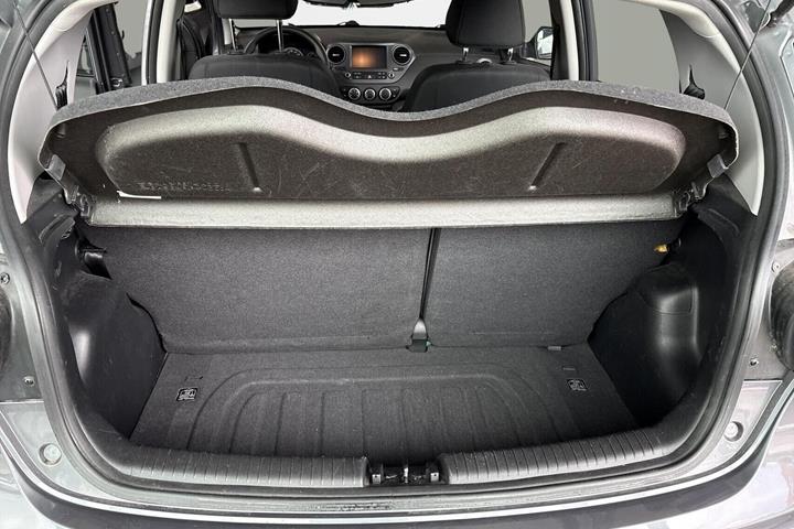 Grå Hyundai i10 fra 2018