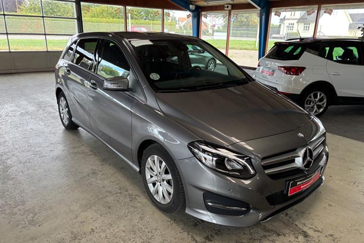 Grå Mercedes B180 fra 2016