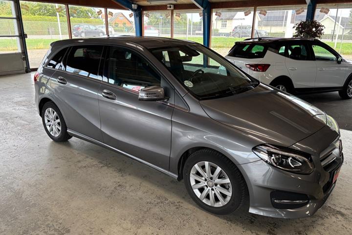 Grå Mercedes B180 fra 2016