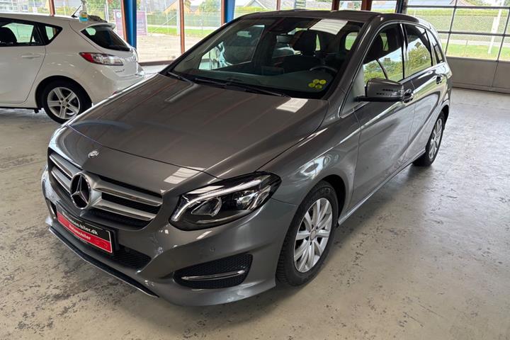 Grå Mercedes B180 fra 2016
