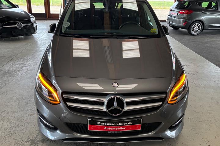 Grå Mercedes B180 fra 2016