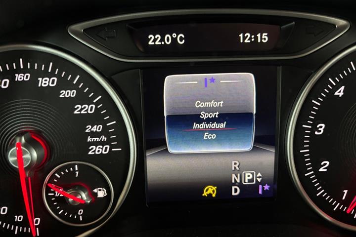 Grå Mercedes B180 fra 2016