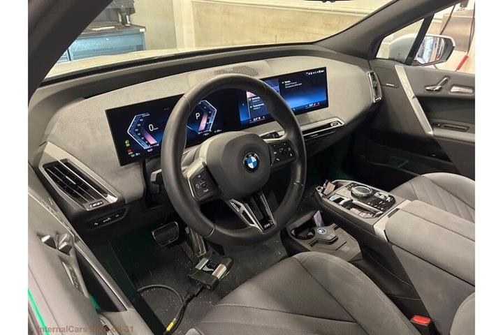 Hvid BMW iX fra 2026