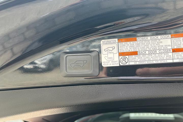 Sort Toyota RAV4 fra 2018