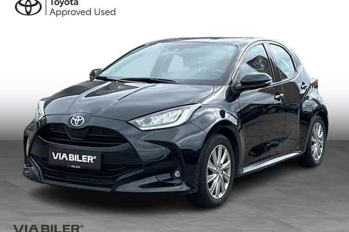 Sort Toyota Yaris fra 2023 set udefra