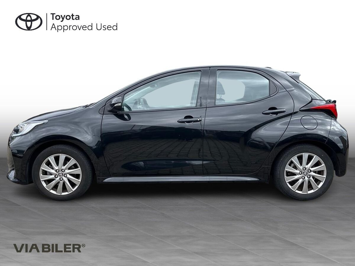 Sort Toyota Yaris fra 2023