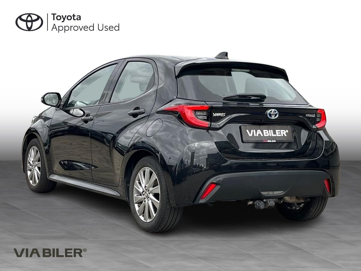 Sort Toyota Yaris fra 2023