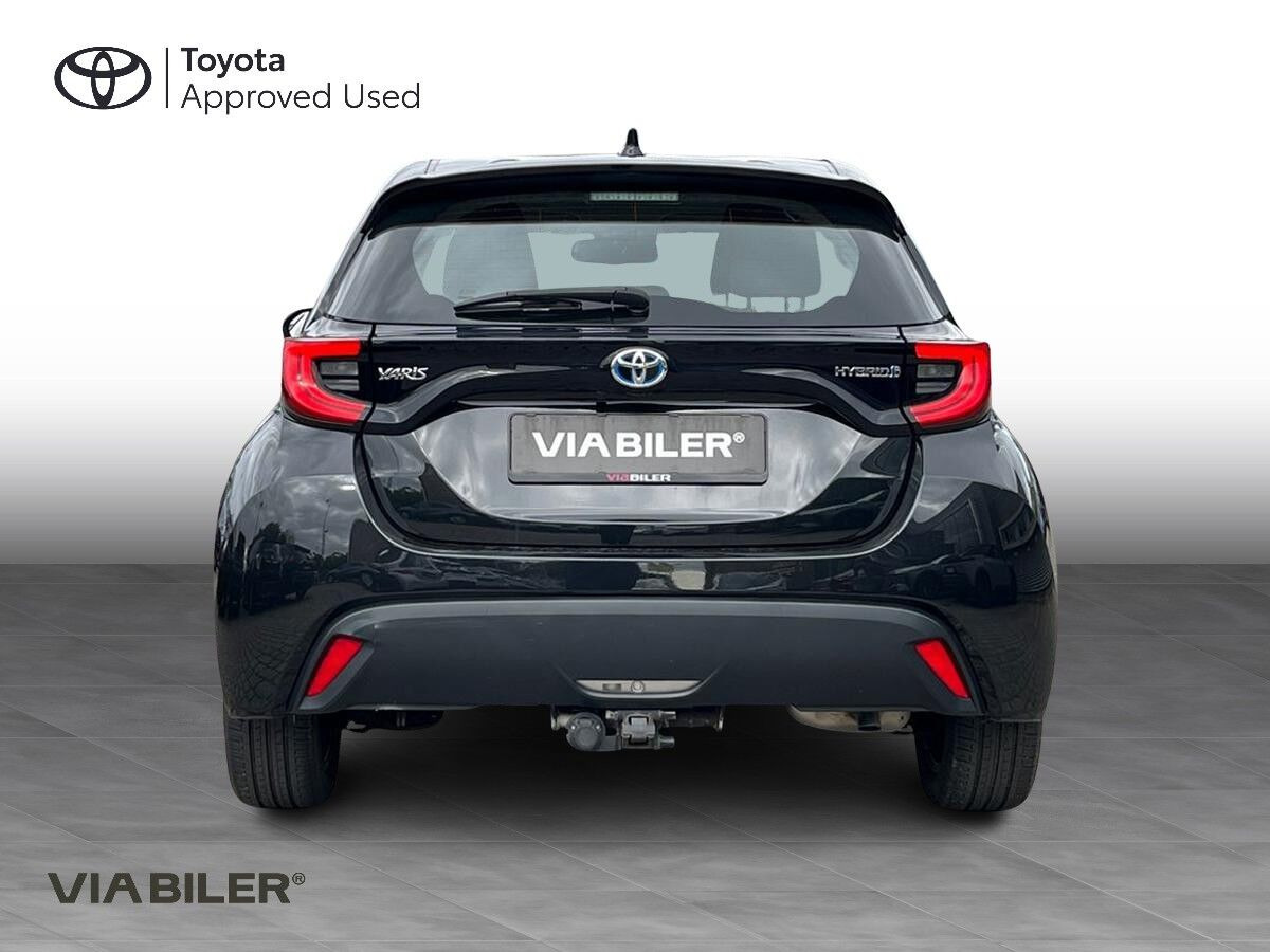Sort Toyota Yaris fra 2023