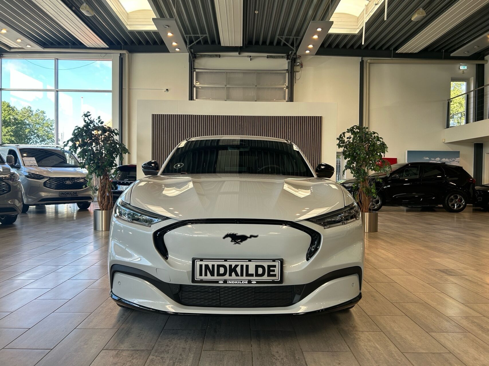 Hvid Ford Mustang Mach-E fra 2024