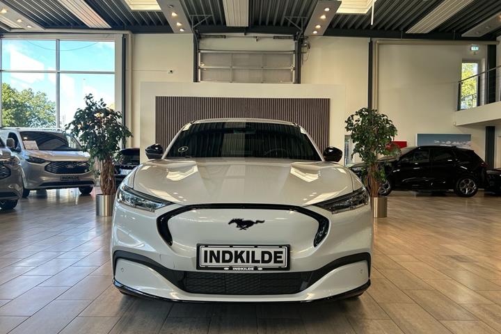 Hvid Ford Mustang Mach-E fra 2024