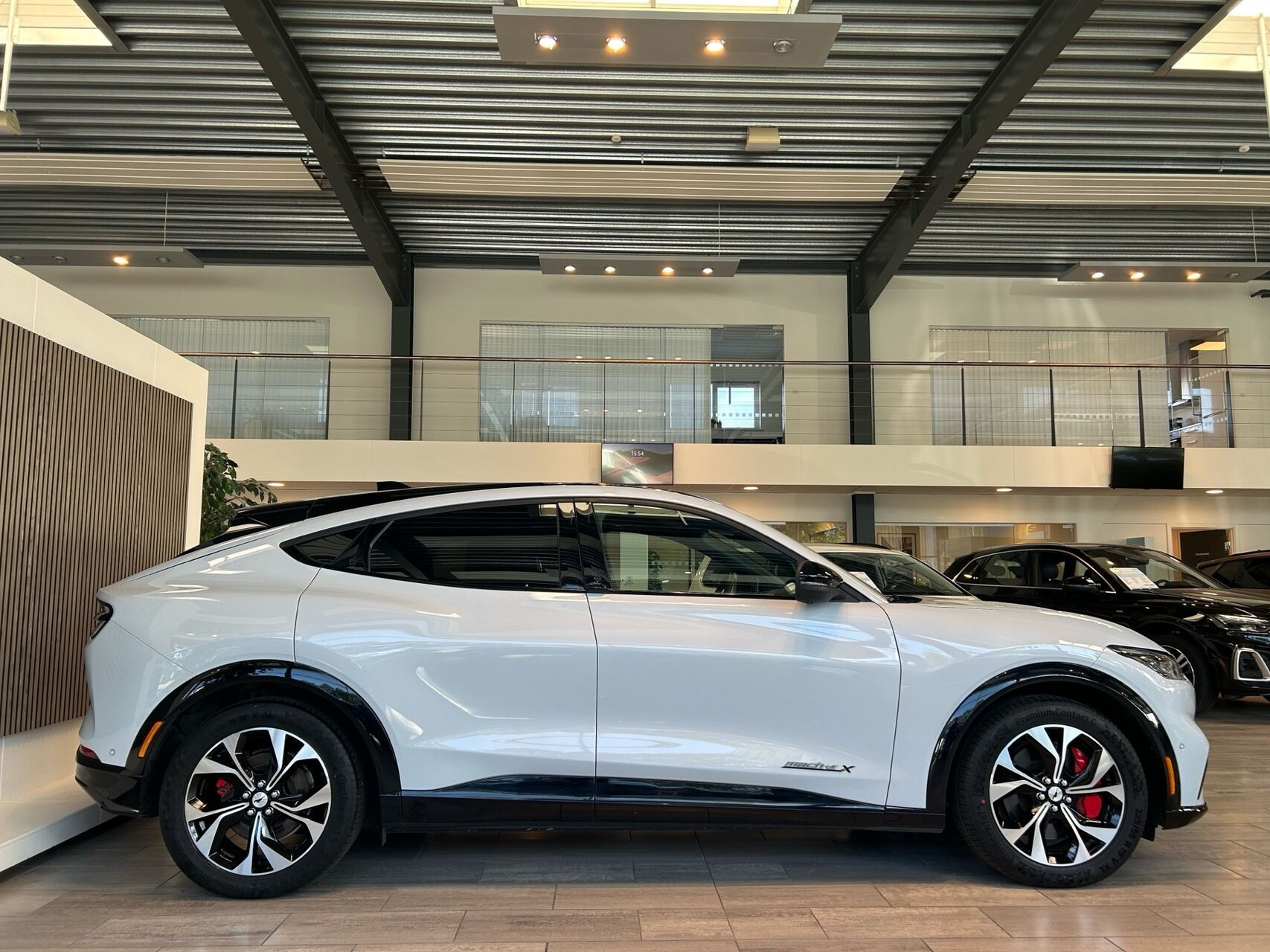 Hvid Ford Mustang Mach-E fra 2024
