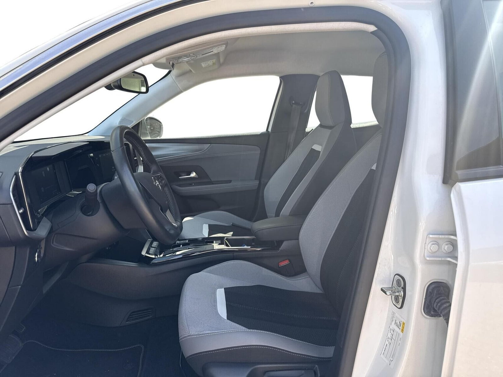 Hvid Opel Mokka-e fra 2022