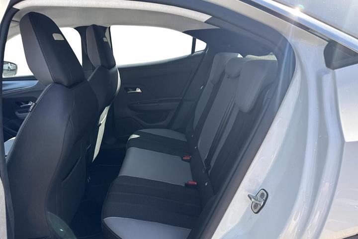 Hvid Opel Mokka-e fra 2022