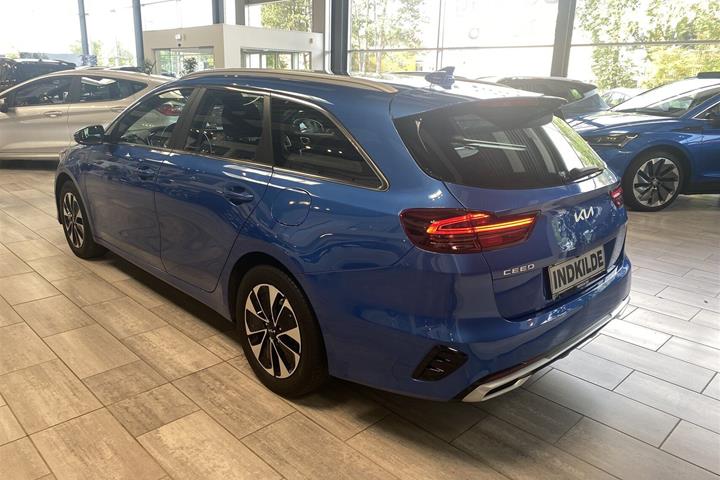 Blå Kia Ceed fra 2021