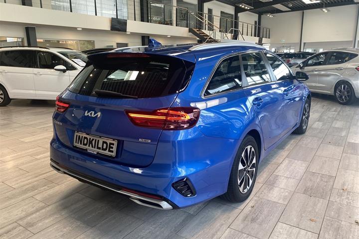 Blå Kia Ceed fra 2021