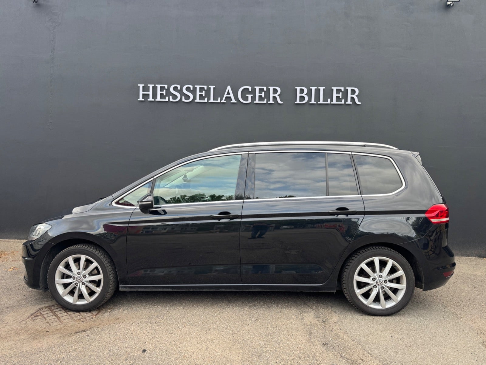 Sort VW Touran fra 2018