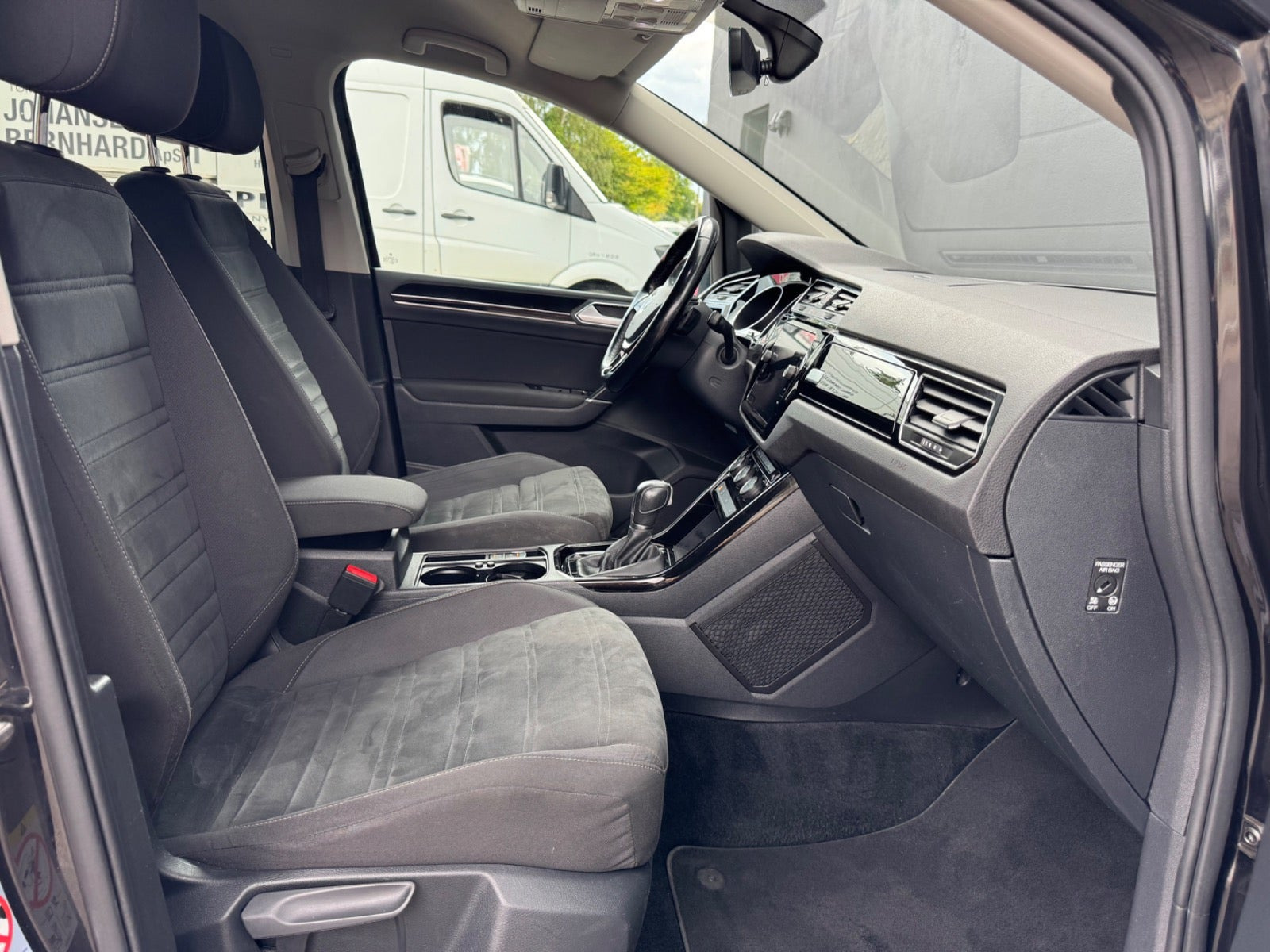 Sort VW Touran fra 2018
