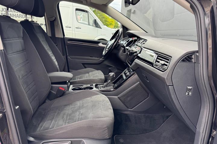 Sort VW Touran fra 2018