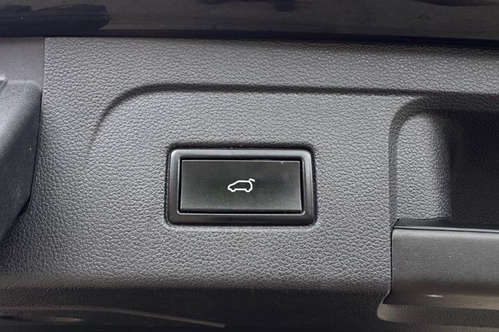 Sort VW Touran fra 2018