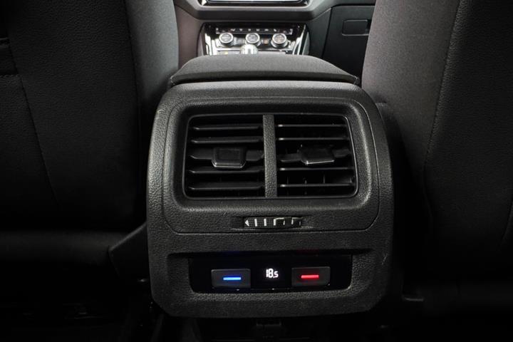 Sort VW Touran fra 2018