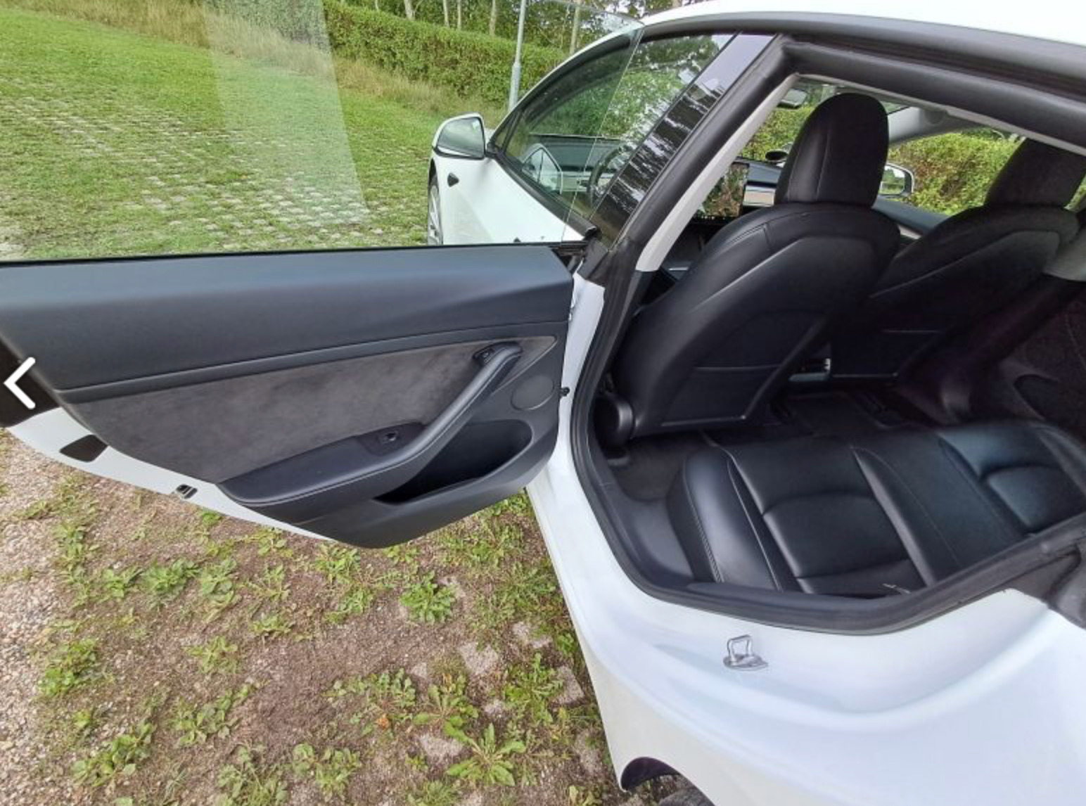 Hvid Tesla Model 3 fra 2021