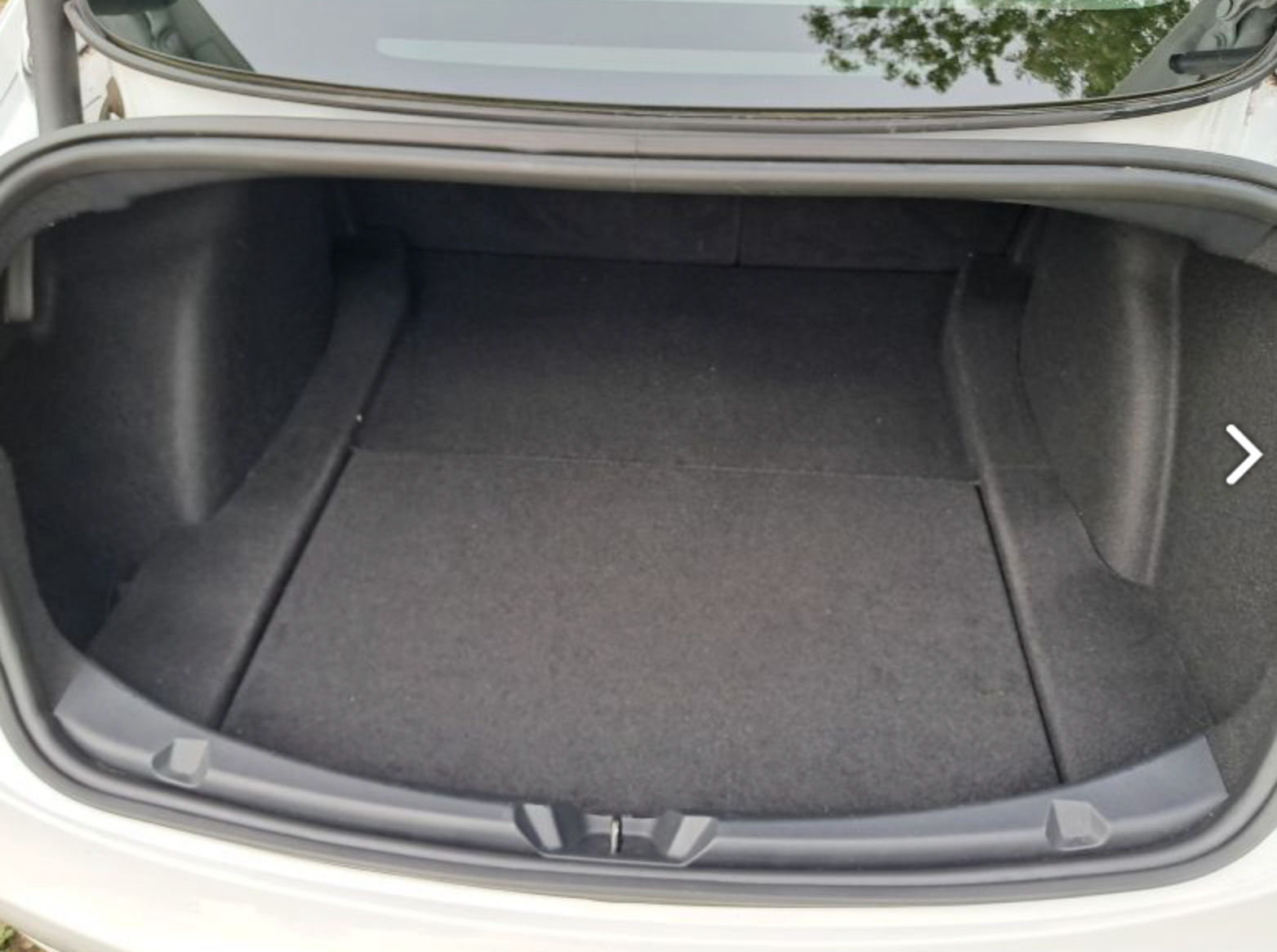 Hvid Tesla Model 3 fra 2021