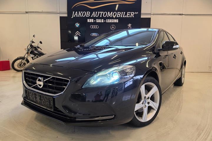 Sort Volvo V40 fra 2014
