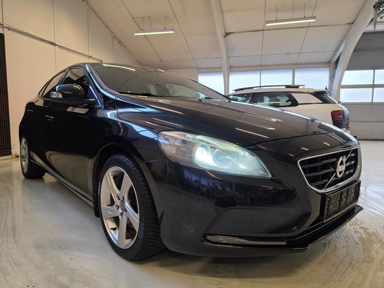 Sort Volvo V40 fra 2014