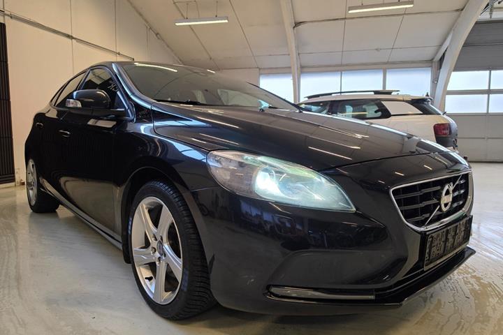 Sort Volvo V40 fra 2014