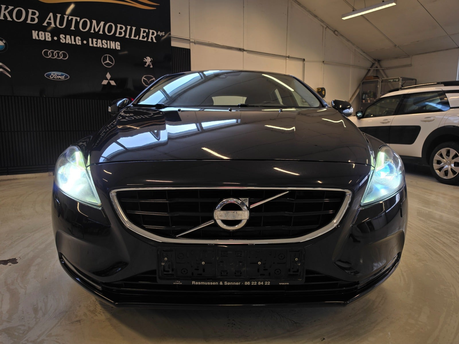 Sort Volvo V40 fra 2014