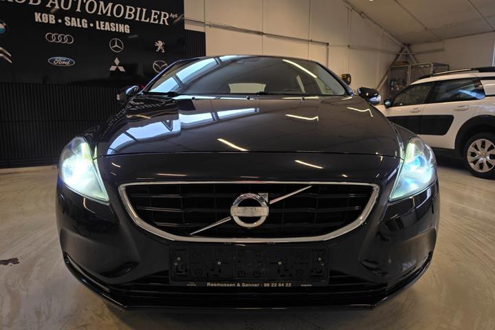 Sort Volvo V40 fra 2014