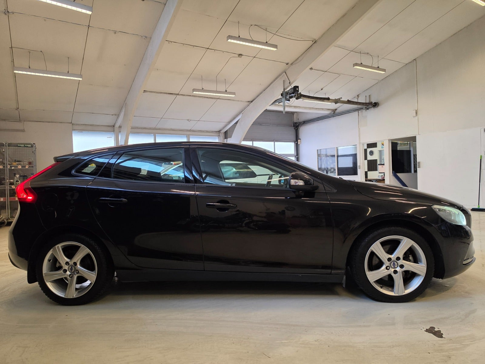 Sort Volvo V40 fra 2014