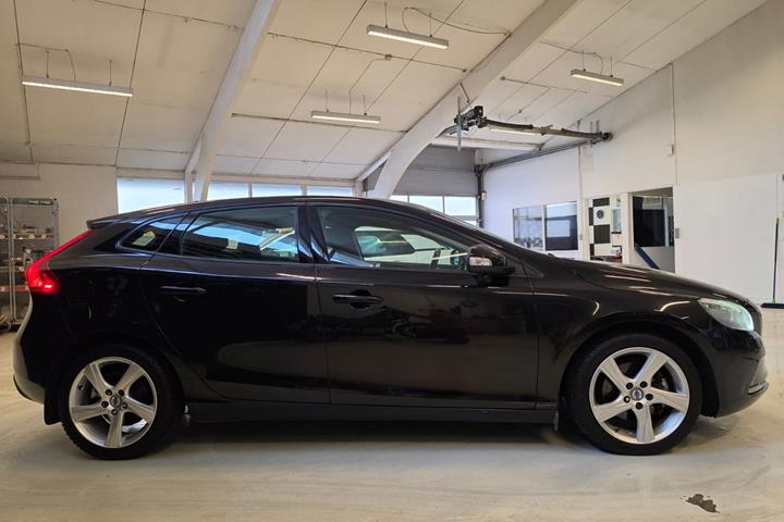 Sort Volvo V40 fra 2014