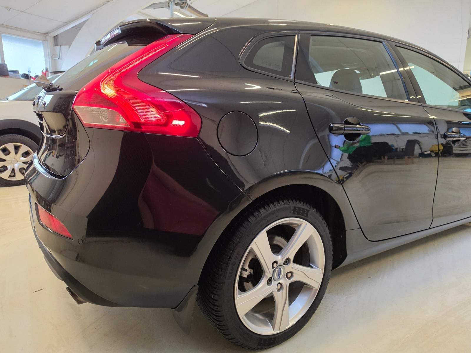 Sort Volvo V40 fra 2014