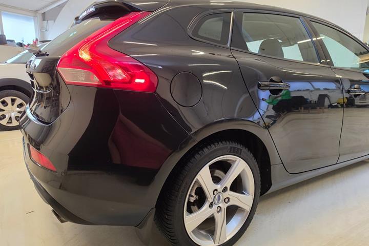 Sort Volvo V40 fra 2014