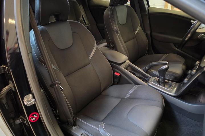 Sort Volvo V40 fra 2014