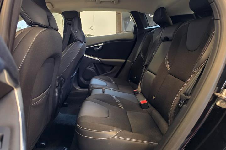Sort Volvo V40 fra 2014