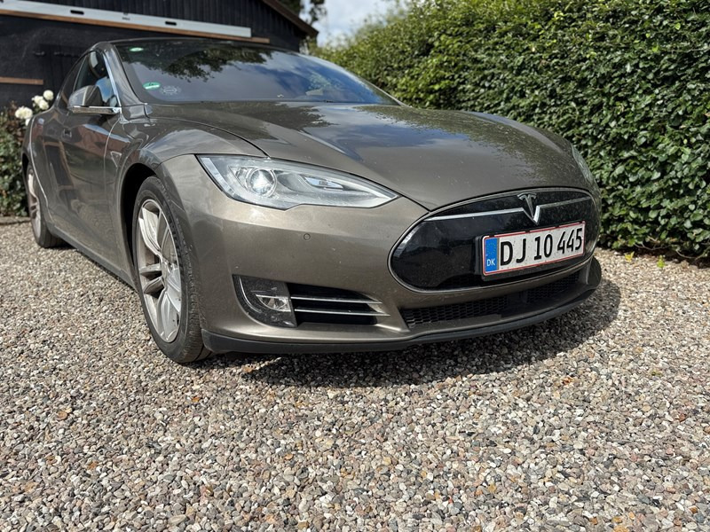 Tesla Model S 70D