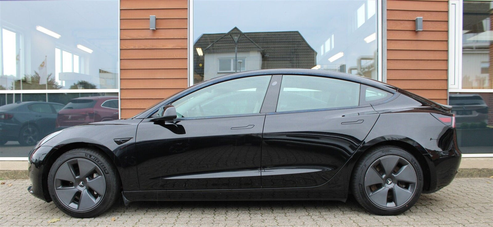 Sort Tesla Model 3 fra 2021