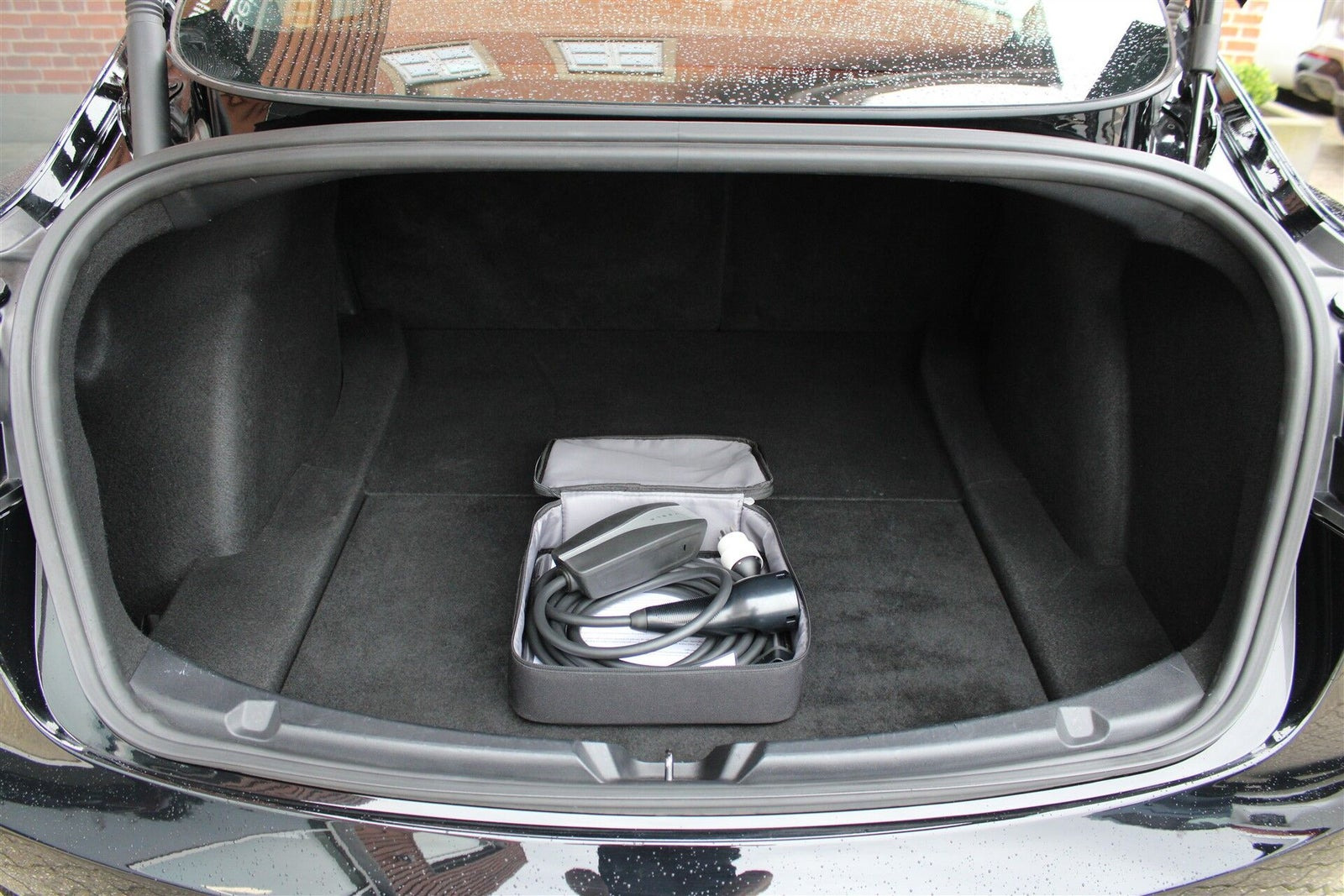 Sort Tesla Model 3 fra 2021
