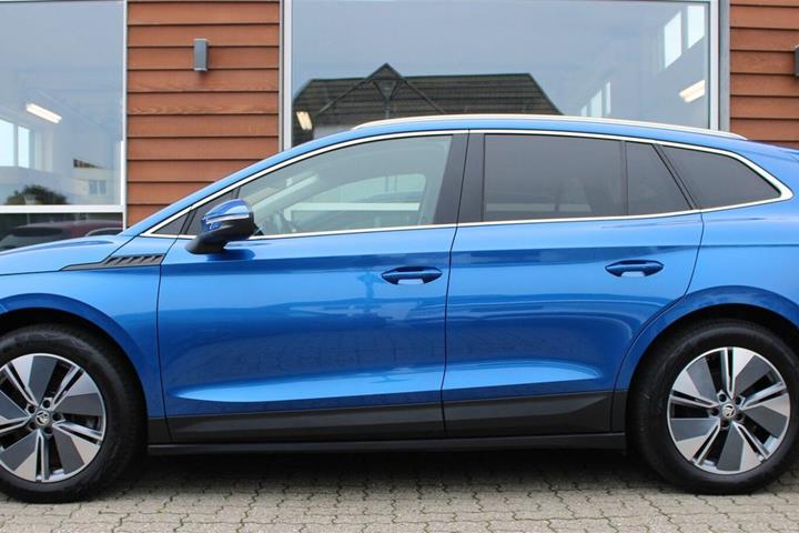 Blå Skoda Enyaq fra 2021