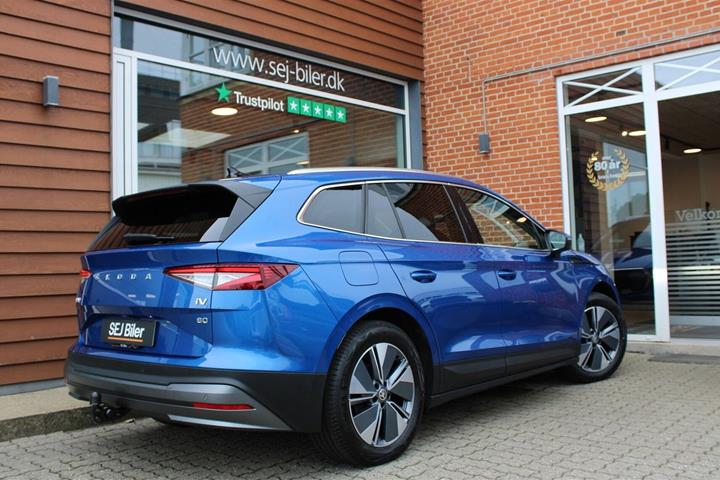 Blå Skoda Enyaq fra 2021