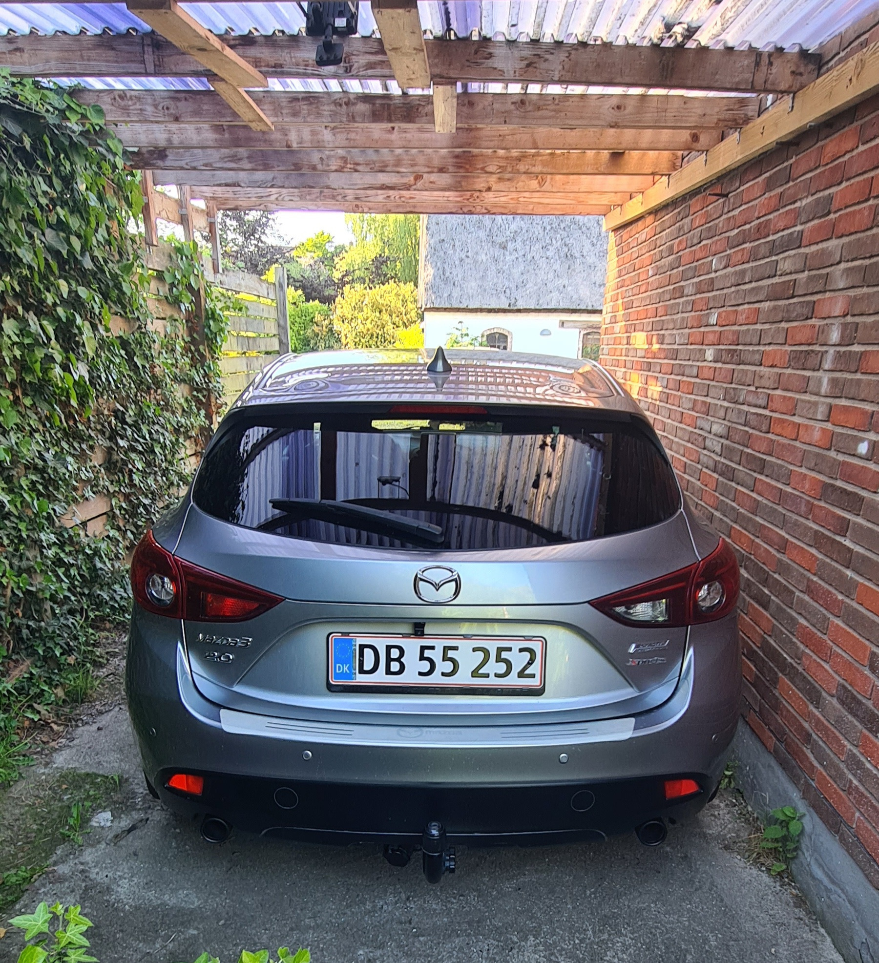 Grå Mazda 3 fra 2014