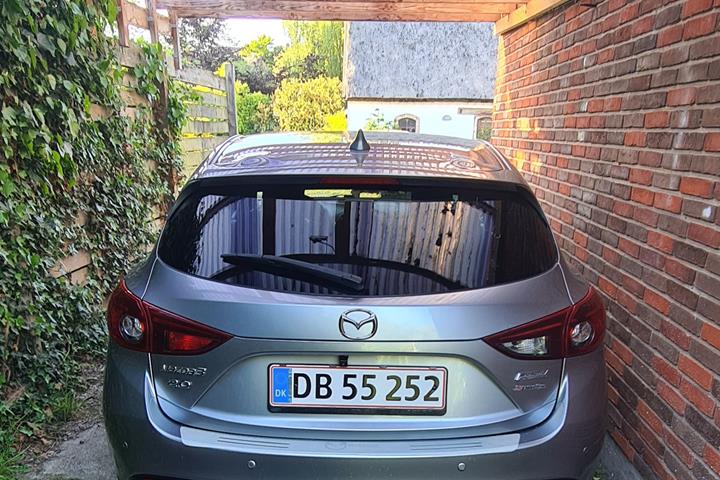Grå Mazda 3 fra 2014