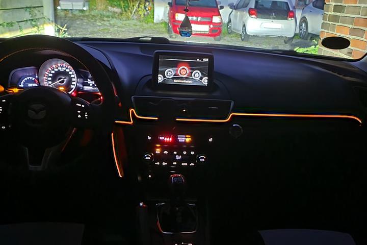 Grå Mazda 3 fra 2014