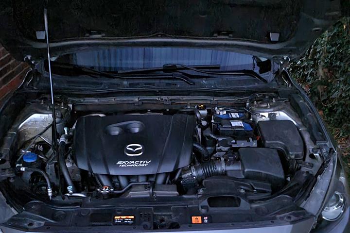 Grå Mazda 3 fra 2014
