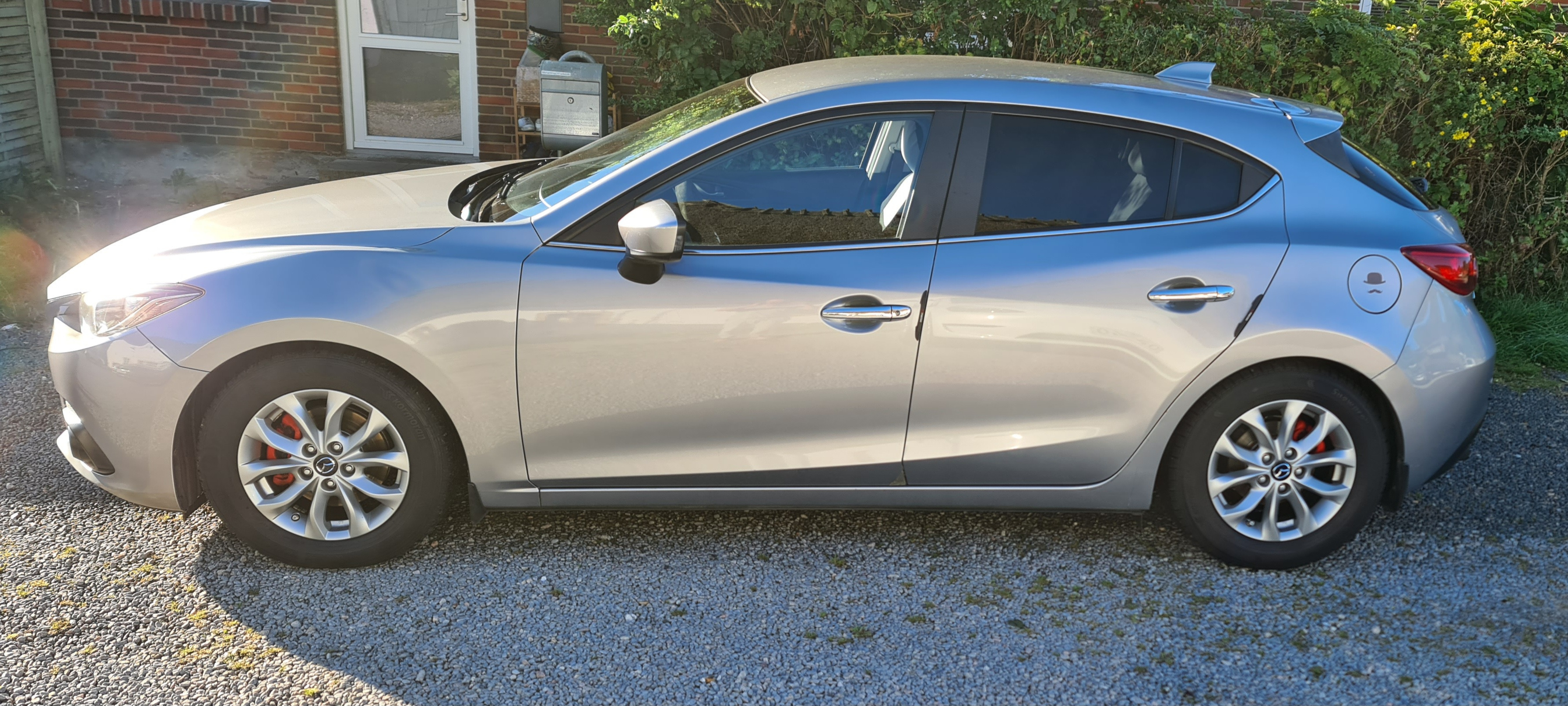 Grå Mazda 3 fra 2014