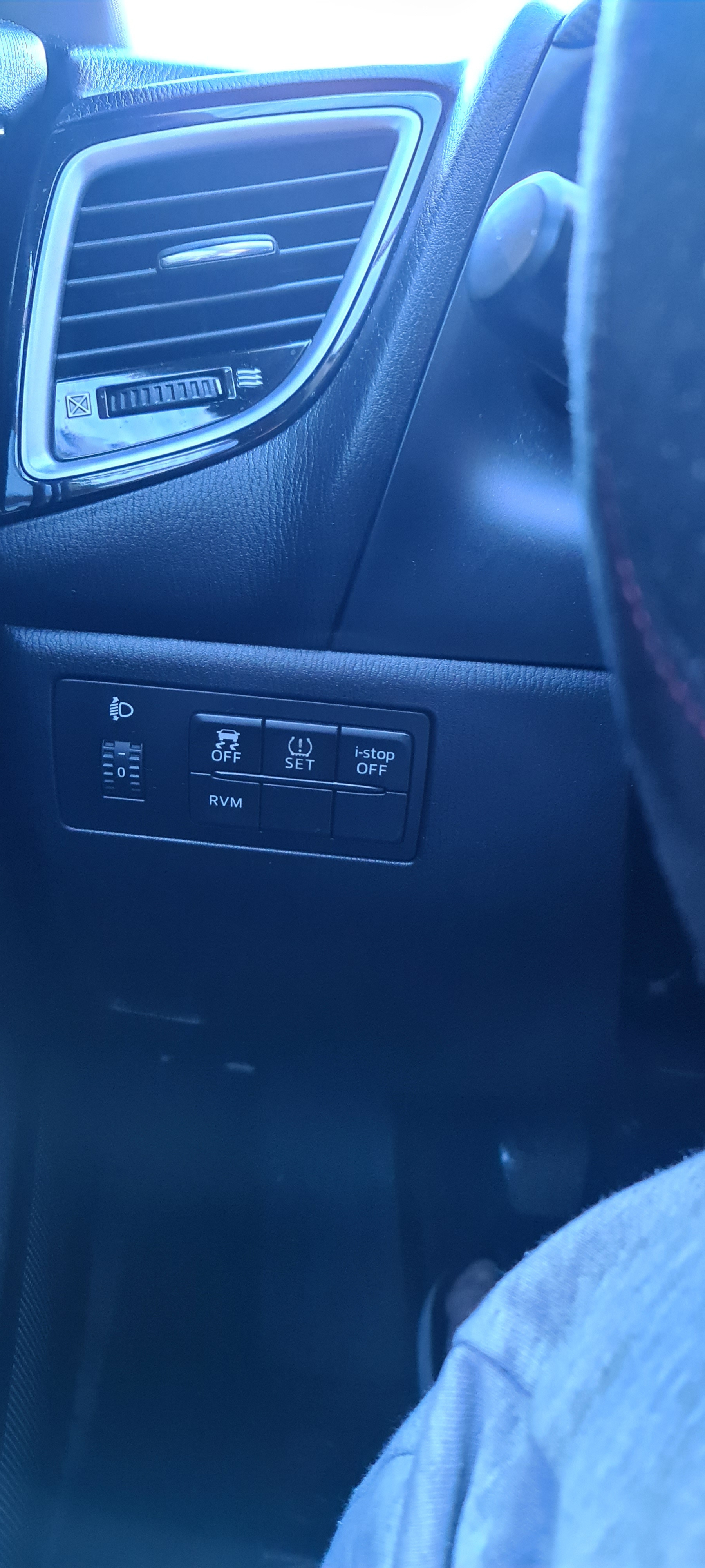 Grå Mazda 3 fra 2014